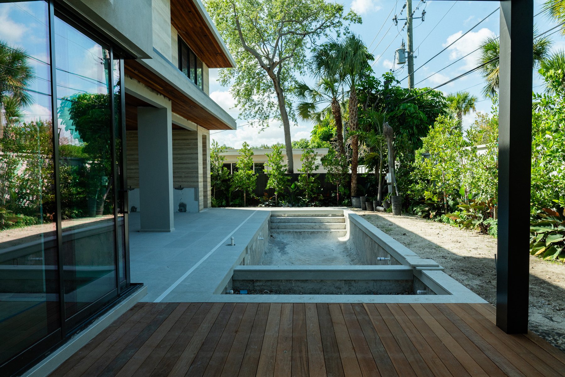 Exterior circulation around a contemporary property